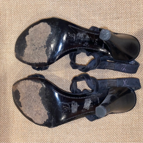 LOUIS VUITTON PARIS BRAIDED LOGO PRINT BLACK HEELS SANDALS - 37.5 (7.5) Vintage - Picture 8 of 9